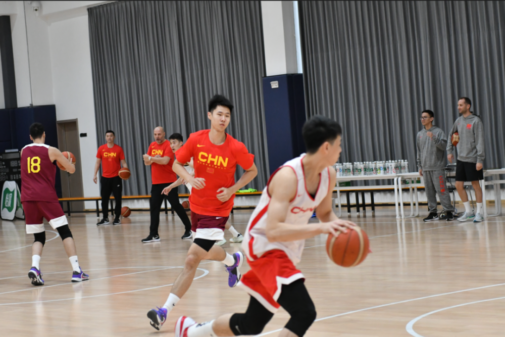 xingkong-山东男篮训练开放日，冲刺阶段刷新队史纪录引欢呼，CBA常规赛在即，临场指挥获称赞(202324年cba联赛临场裁判员名单)