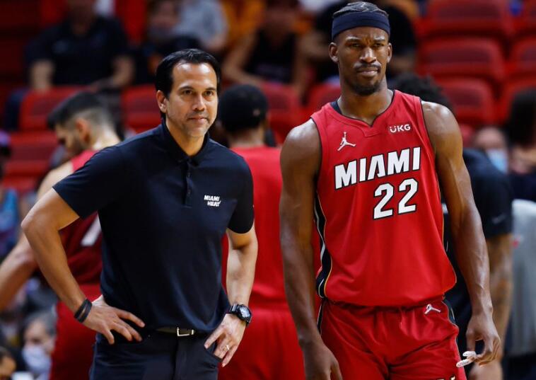 星空体育官网-包含集结日迈阿密热火调整名单以备英超;刷新队史纪录环节打磨;底气十足;团队化学反应显著的词条