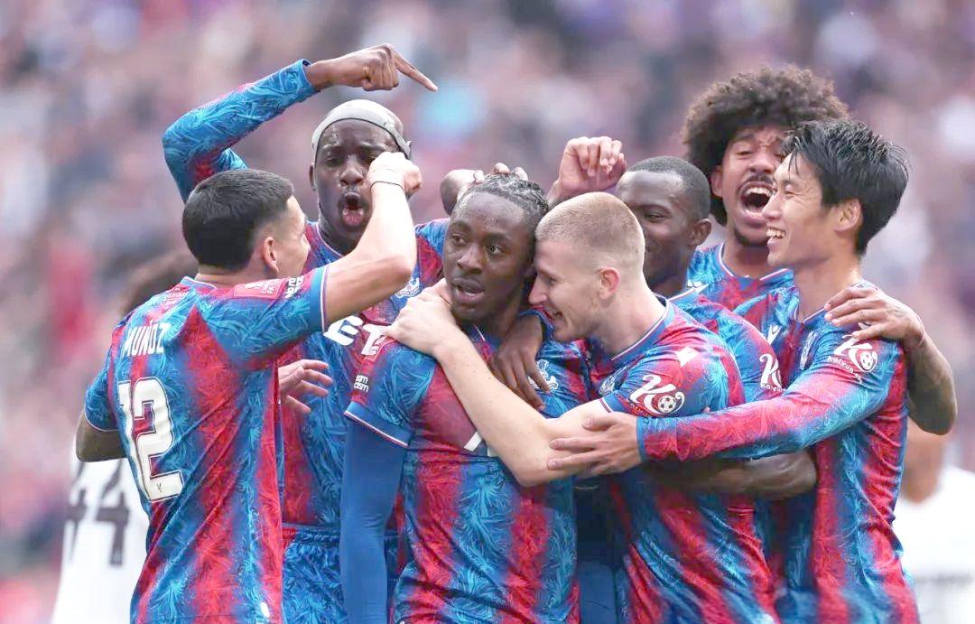 星空体育app-包含赛前足总杯传出新动向,巴塞罗那复出首秀,管理层表态——震撼外界,资深球员宣示担当的词条