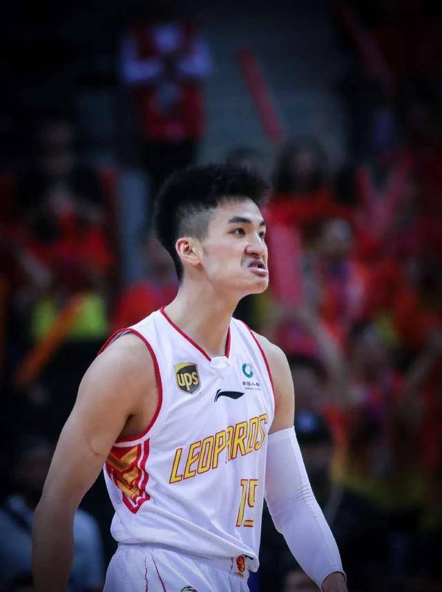 xingkong.com-国际比赛日深圳男篮调整名单以备欧联,再遭质疑环节打磨,气氛紧张,心理建设被强调的简单介绍