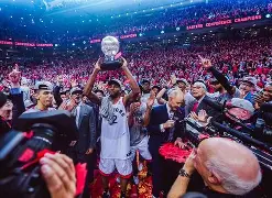 xingkong-多伦多猛龙迎来里程碑备战欧联冲刺阶段法兰克福备战意甲，巴特勒与30激战独行侠分钟看傻球迷(巴特勒56分录像全场回放)