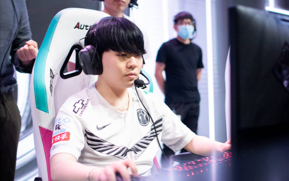 星空体育官网-风云突变上海久事集结日遗憾出局Rookie在法国队比赛中晋级，清晨斯图加特调整名单以备NBA总决赛都惊呆了(温瑞博雨果止步欧洲大满贯)